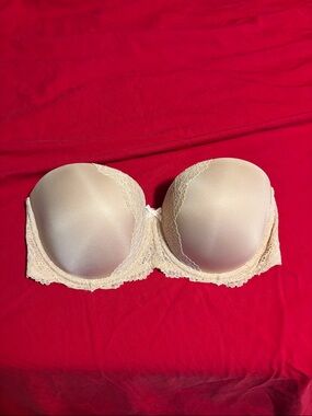 Victoria's Secret Strapless Lace Bandeau in Nude